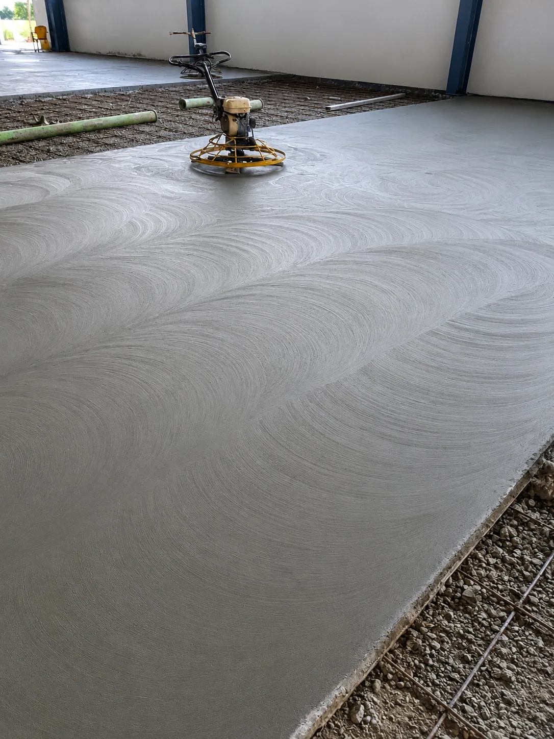 Power trowel swirl finish