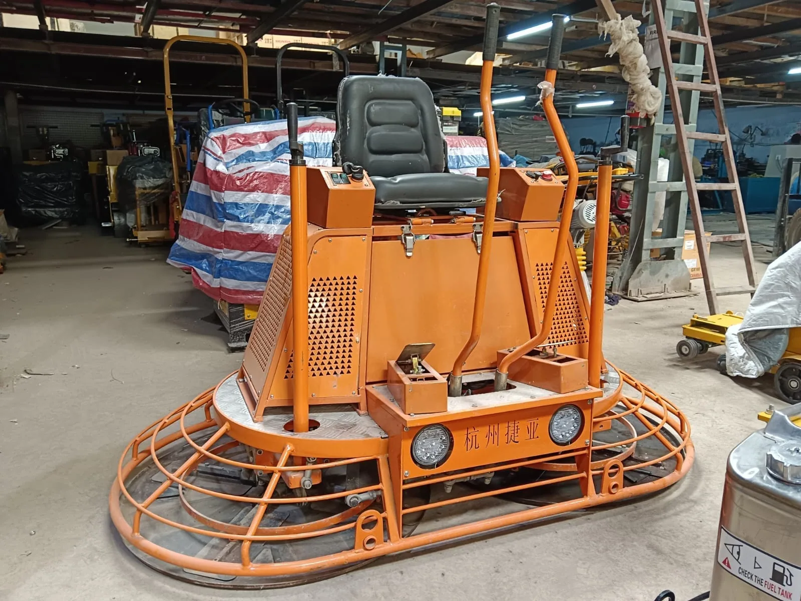 Heavy-duty ride-on power trowel