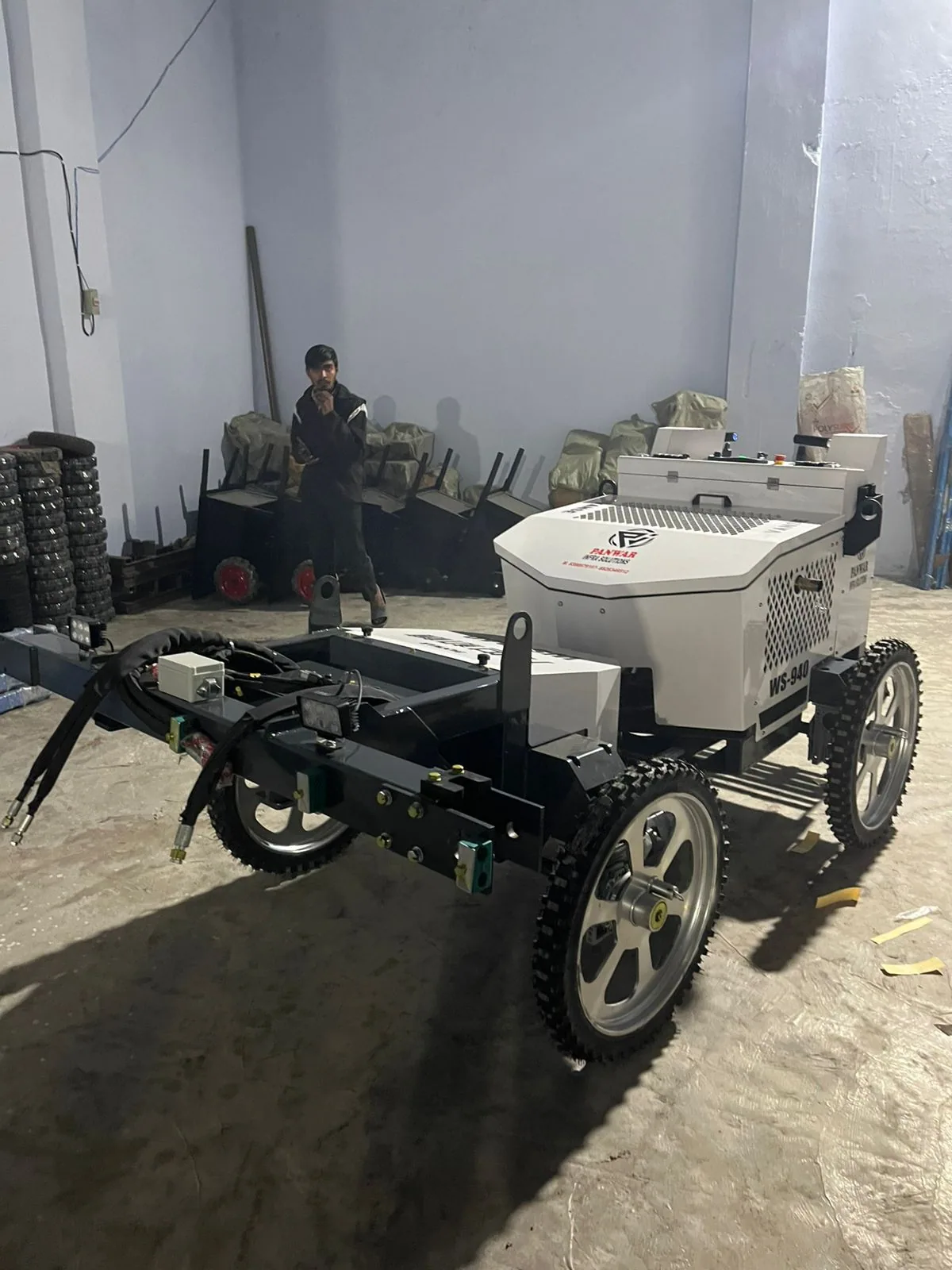 WS-940 ride-on laser screed